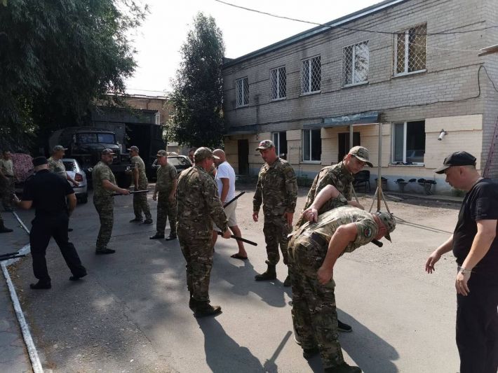 Рашисты в Мелитополе показали, как из предателей  создают карательный отряд (фото)