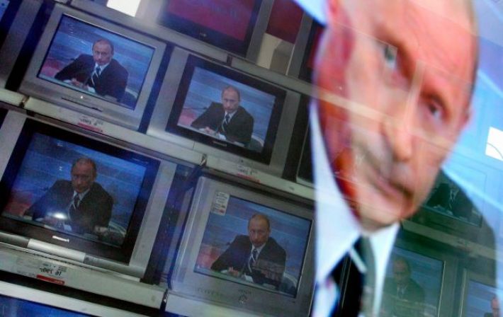 Российские телеканалы проигнорировали атаку на Москву. Показывали парад с Путиным