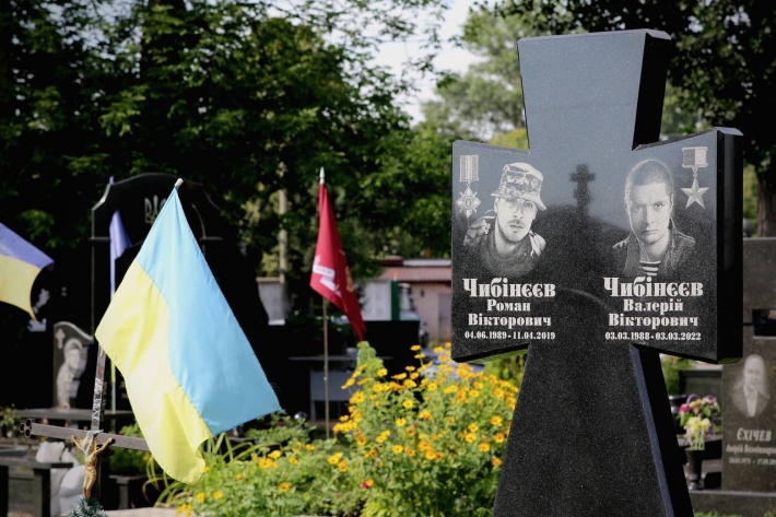 В Киеве установили мемориал братьям-военным из Бердянска