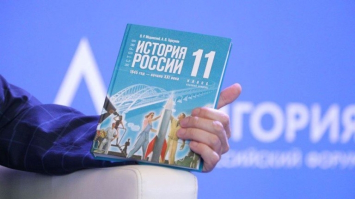 Рашисты будут выдавать мелитопольским школьникам новые учебники по пропаганде