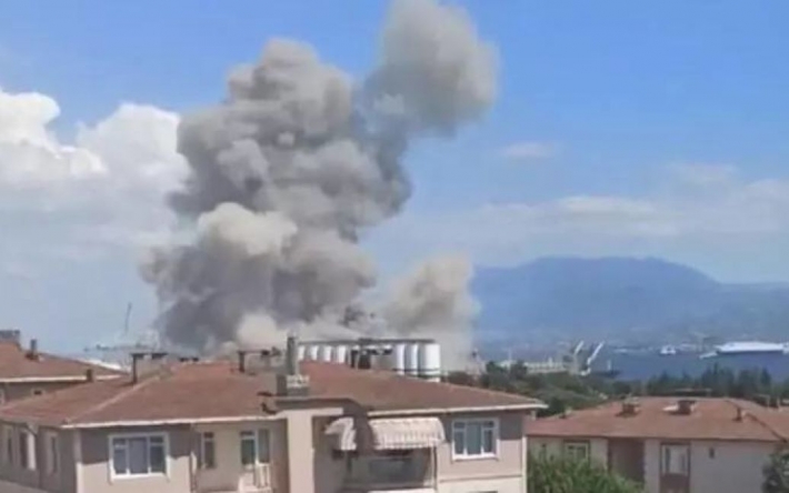 Возле большого порта Турции прогремел мощный взрыв (фото, видео)