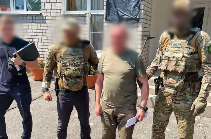 Суд заарештував воєнкома із Запоріжжя, який допомагав криміналітету уникати мобілізації