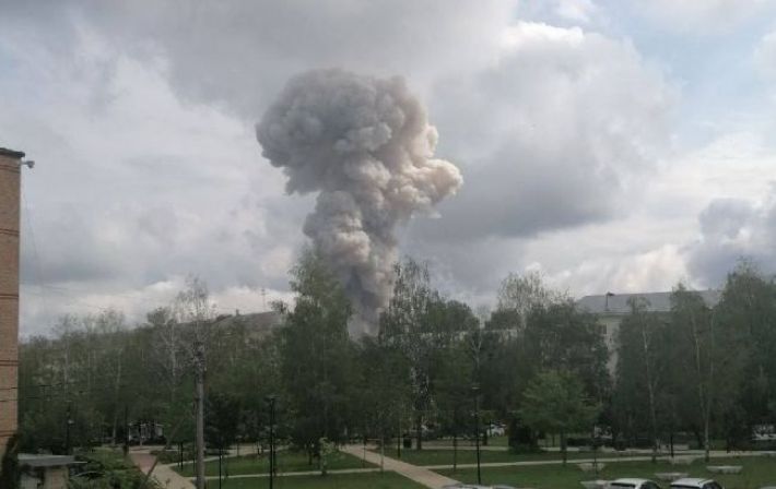 Под Москвой прогремел мощный взрыв на заводе: фото, видео