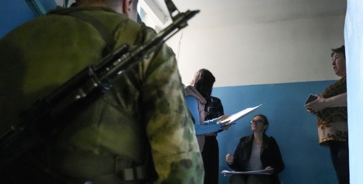 У Мелітополі організатори фейкових виборів у страху перед партизанами наймають посилену охорону (фото)
