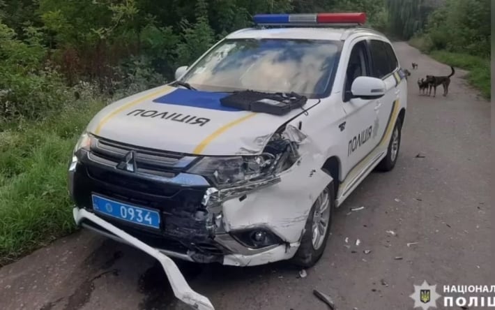 Врятували секунди: на Черкащині п'яний водій влетів у авто поліції, що вже оформлювала ДТП (відео)