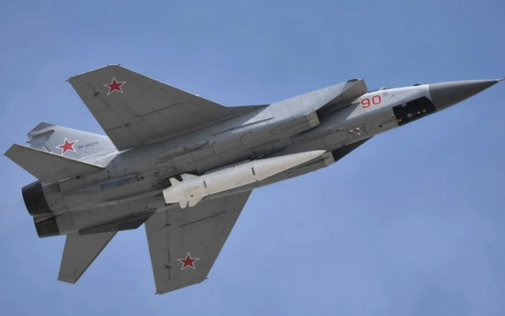 Как в небе над Киевом уничтожили высокоскоростную ракету: руководитель КМВА рассказал детали