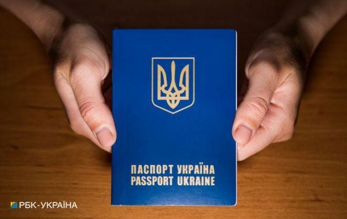 Украинцы могут не платить админсбор при оформлении паспорта: в каких случаях