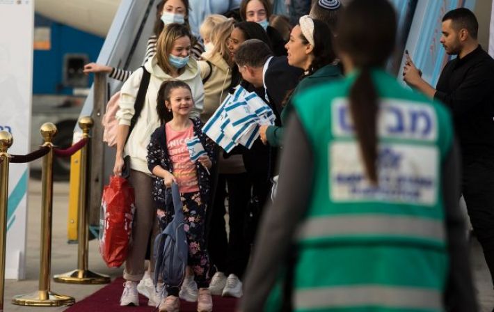 В Израиле прекратили финансировать медстрахование украинских беженцев: детали