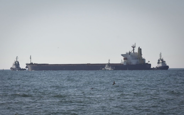 "Обстрелянное" россиянами судно продолжает движение по маршруту: в румынский порт (скрин с радара)
