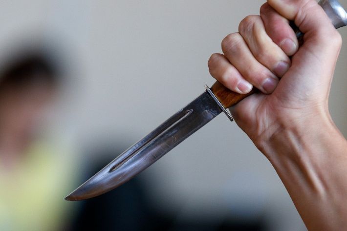 Житель Мелитополя изрезал ножом собутыльника