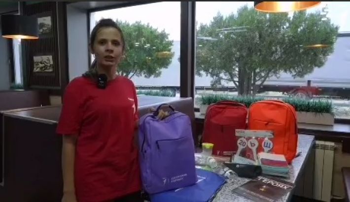 Оккупанты завезли в Мелитополь зомби-рюкзаки для первоклассников (видео)