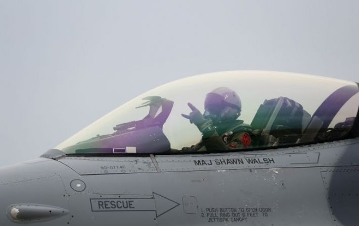Дания объявила о старте обучения украинских пилотов на F-16 в конце августа