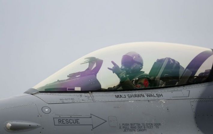 Пилот ВСУ, обучающийся на F-16, раскрыл особенности программы