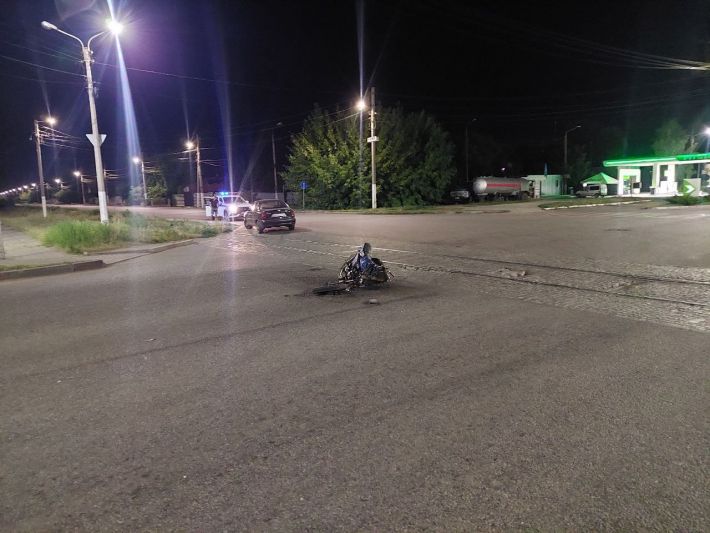 В центре Мелитополя Таврия таранила мотоцикл (фото)