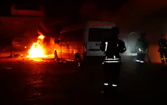 Окупанти обстріляли одне з підприємств у Запоріжжі: загорілося 14 авто