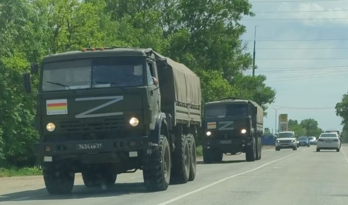 Через Мелитопольский район массово идут колонны вражеской техники