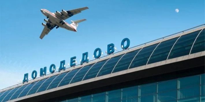 В Москве задерживают рейсы на вылет и на прилет: столицу РФ атаковал беспилотник
