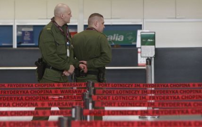 У Польщі з аеропорту евакуювали 400 людей через іноземця, який приїхав з України: що сталось