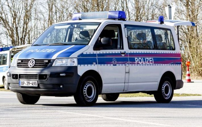 В Германии оштрафовали депутата за нанесение свастики на машины украинцев