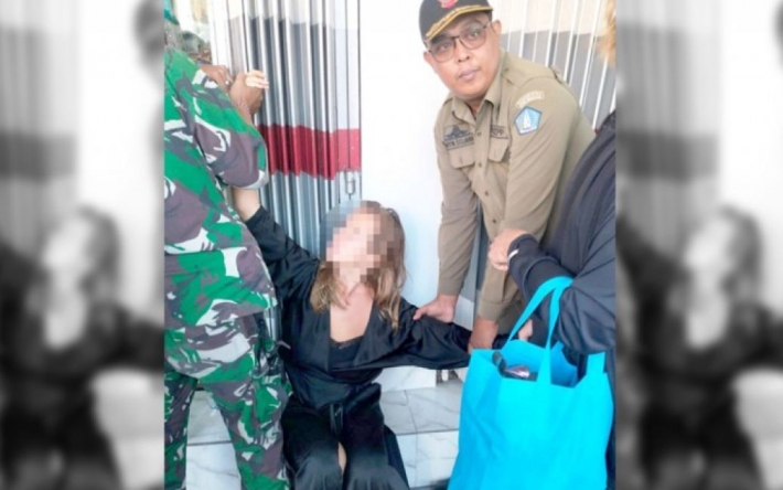 На Балі росіянка влаштувала істерику в магазині: її вгамовували поліцейські і медики