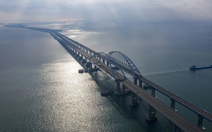 В России пожаловались, что уже третий раз за ночь морской дрон атакует Крымский мост