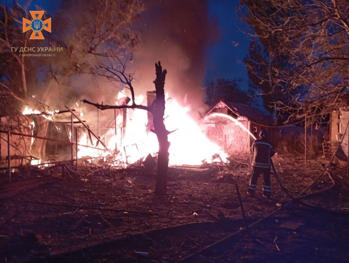 Оккупанты обстреляли Орехов, возникло 6 пожаров (фото)
