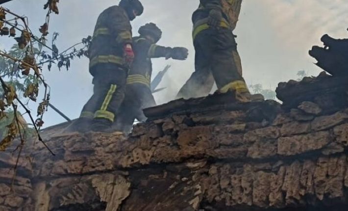 Из-за обстрелов оккупантов в Запорожской области  вспыхнуло 8 пожаров в жилых домах