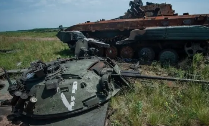 ВСУ эффектно уничтожают технику оккупантов FPV-дронами на Запорожском направлении