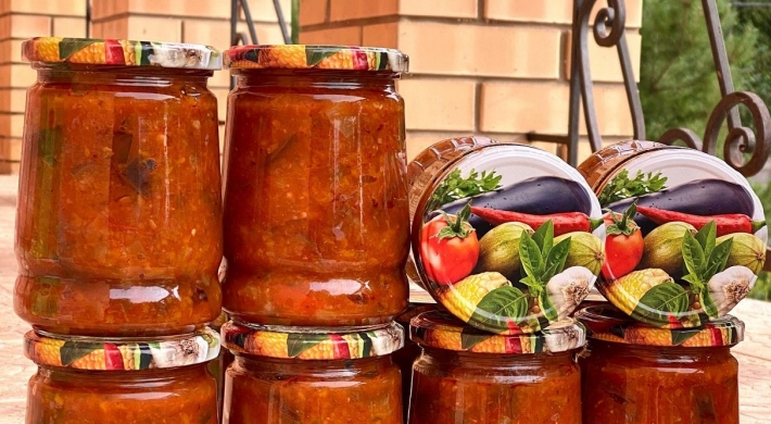 Баклажаны в аджике – классическая консервация на зиму: как их вкусно приготовить