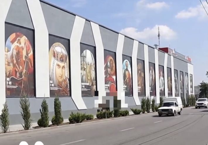Что они курят? Рашисты показали фасад "нового музея" в Мелитополе (видео)