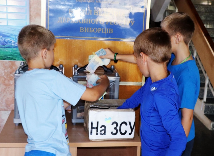 Детки-переселенцы из Энергодара собирают средства на ВСУ