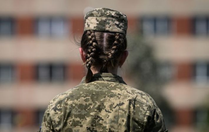 Воинский учет женщин в Украине и запрет на выезд: ответы на главные вопросы