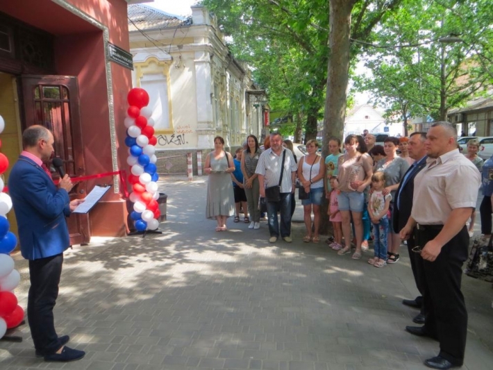 В Мелитополе оккупанты установили в музее экспонат «Укра» и показывают его школьникам (фото)