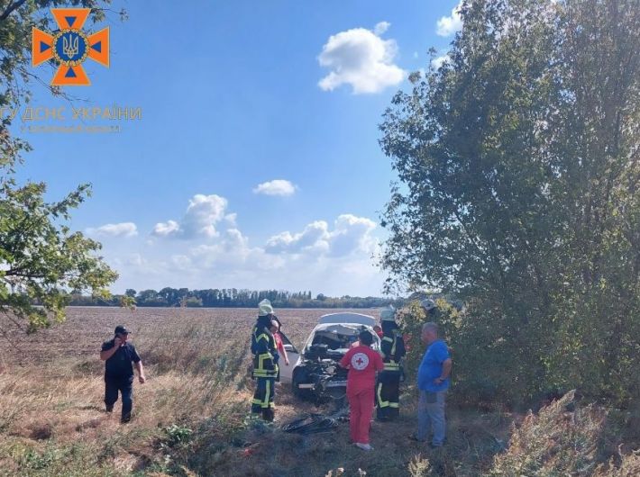 В Запорожском районе в результате ДТП водителя вырезали из легковушки
