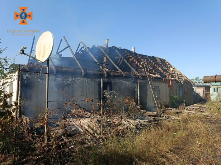 В результате обстрелов оккупантов  загорелись дома  в Запорожской области