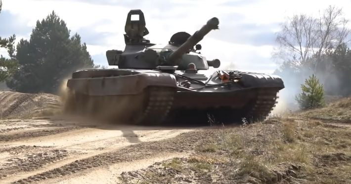 На Мелитопольском направлении российские вояки пытались угнать собственные танки, чтобы продать их Украине