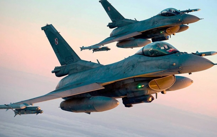 Украина рассчитывает задействовать F-16 на поле боя в феврале - СМИ
