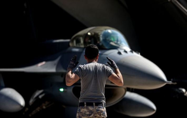 Получим F-16 уже в феврале? Игнат отреагировал на слухи о передаче Украине истребителей