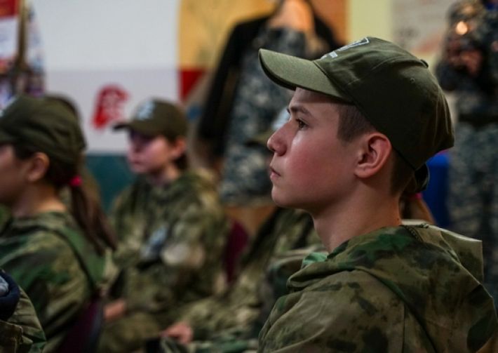 Оккупанты отправили школьников из Мелитопольского района в Поволжье на военную подготовку (фото)