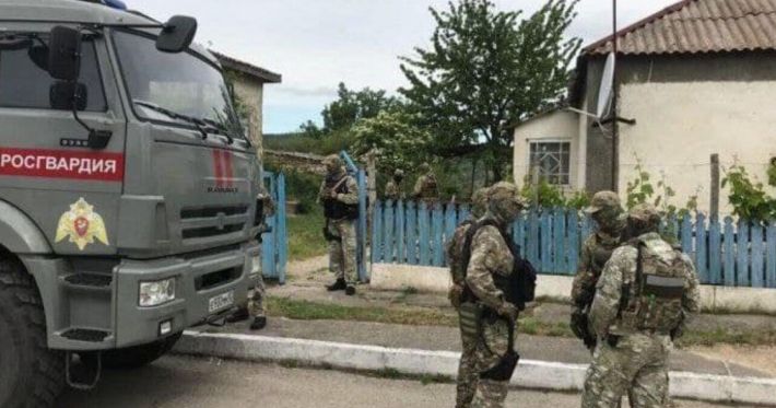 В Мелитополе оккупанты начали проверки из-за низкой явки на выборы - под ударом бюджетники