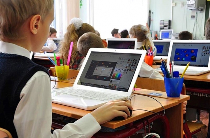 Запорожские школьники могут получить бесплатные ноутбуки от МОН