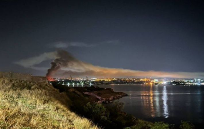 Спутники NASA зафиксировали масштабный пожар после удара по Севастополю