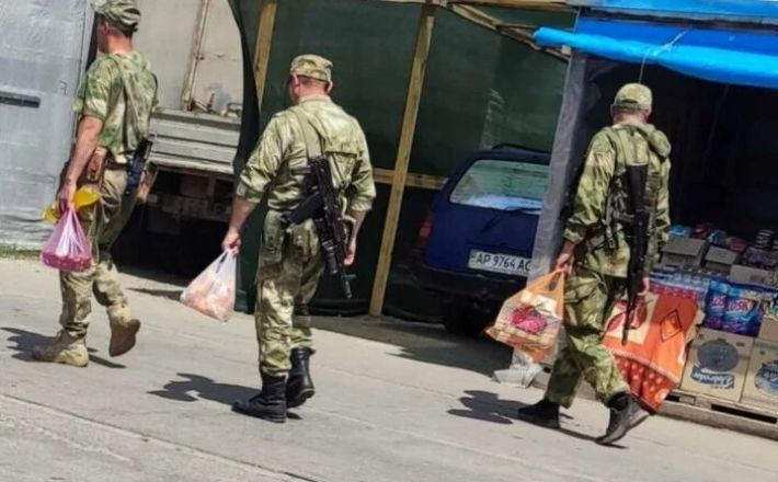 Мелитополь собираются заселить российскими силовиками, а местных жителей отправить в российскую глубинку