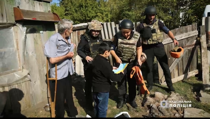Полиция эвакуировала семью из Степногорска (видео)