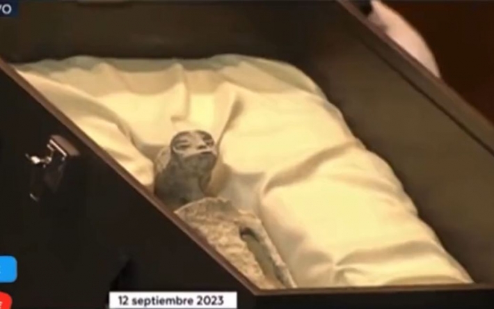Публіці показали мумії “іншопланетян” із трьома пальцями: їхній вік щонайменше 1000 років