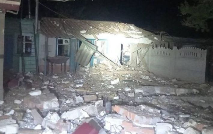 Оккупанты ночью обстреляли село в Херсонской области: погиб 6-летний ребенок, есть раненые