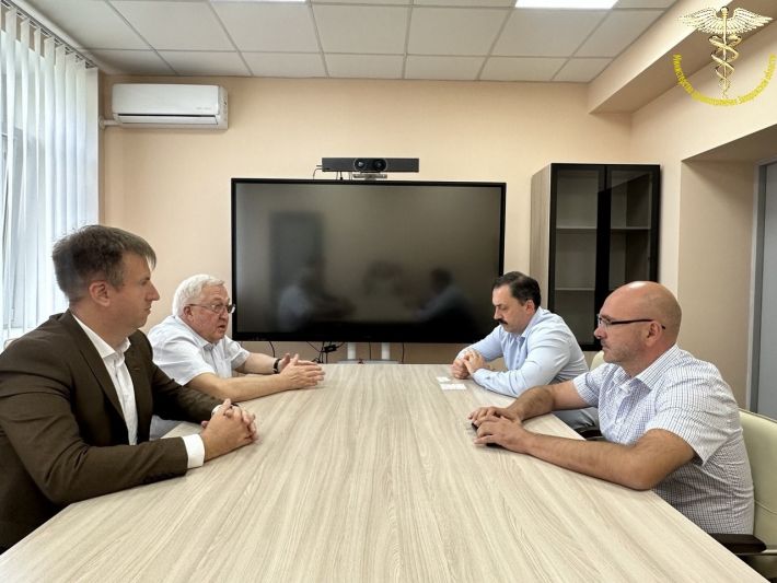 В Мелитополе профсоюзы решили "оздоровить" врачей на Азовском море (фото)