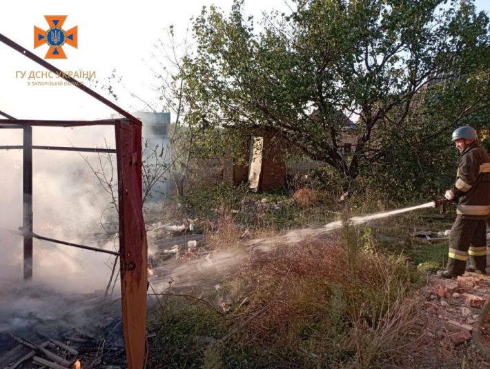 В Запорожской области в результате вражеских обстрелов полыхали пожары