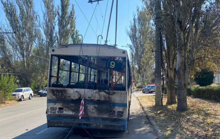 Оккупанты обстреляли троллейбус в Херсоне: погиб полицейский, ранены двое пассажиров