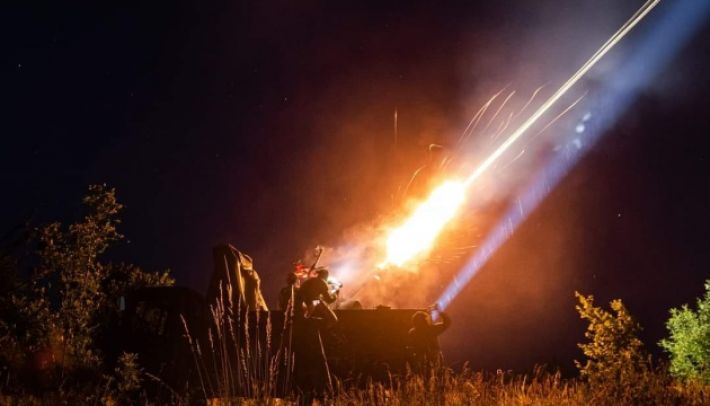 Командующий Воздушными силами показал, как ПВО ночью сбивала российские ракеты: видео